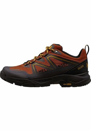 Czarno-pomarańczowe wodoodporne buty trekkingowe z teksturowanym syntetycznym cholewką, sznurowanym zamknięciem i wytrzymałą podeszwą zapewniającą przyczepność. Widoczna marka Helly Hansen.