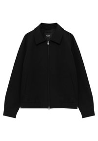 Giacca nera con zip frontale, colletto appuntito, due tasche laterali e texture liscia. Presenta una zip argentata e un design minimalista.