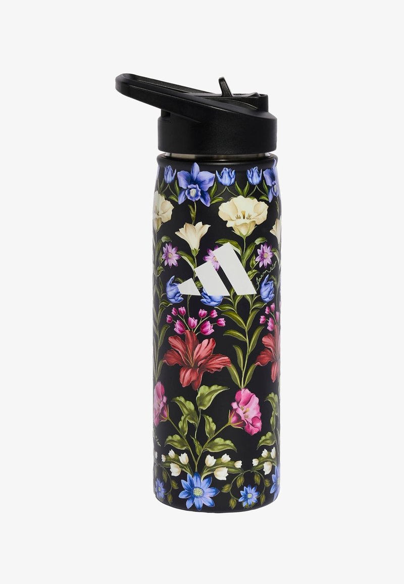Bouteille d'eau noire avec des motifs floraux colorés et un logo Adidas blanc, munie d'un bouchon noir à bascule pour boire.