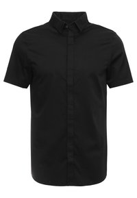 Camisa negra de manga corta con botones, confeccionada en una tela suave, con cuello clásico y un logo discreto en el pecho.