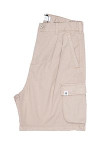 Pantaloni cargo beige realizzati in tessuto leggero, dotati di numerose tasche e di una vestibilità comoda, con etichetta sulla vita.