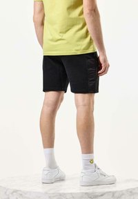 Weekend Offender CHIYODA PARACHUTE POCKET - Pantaloni sportivi - black