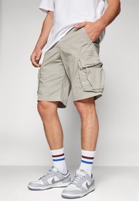GAP CARGO NEW - Shorts - ash grey