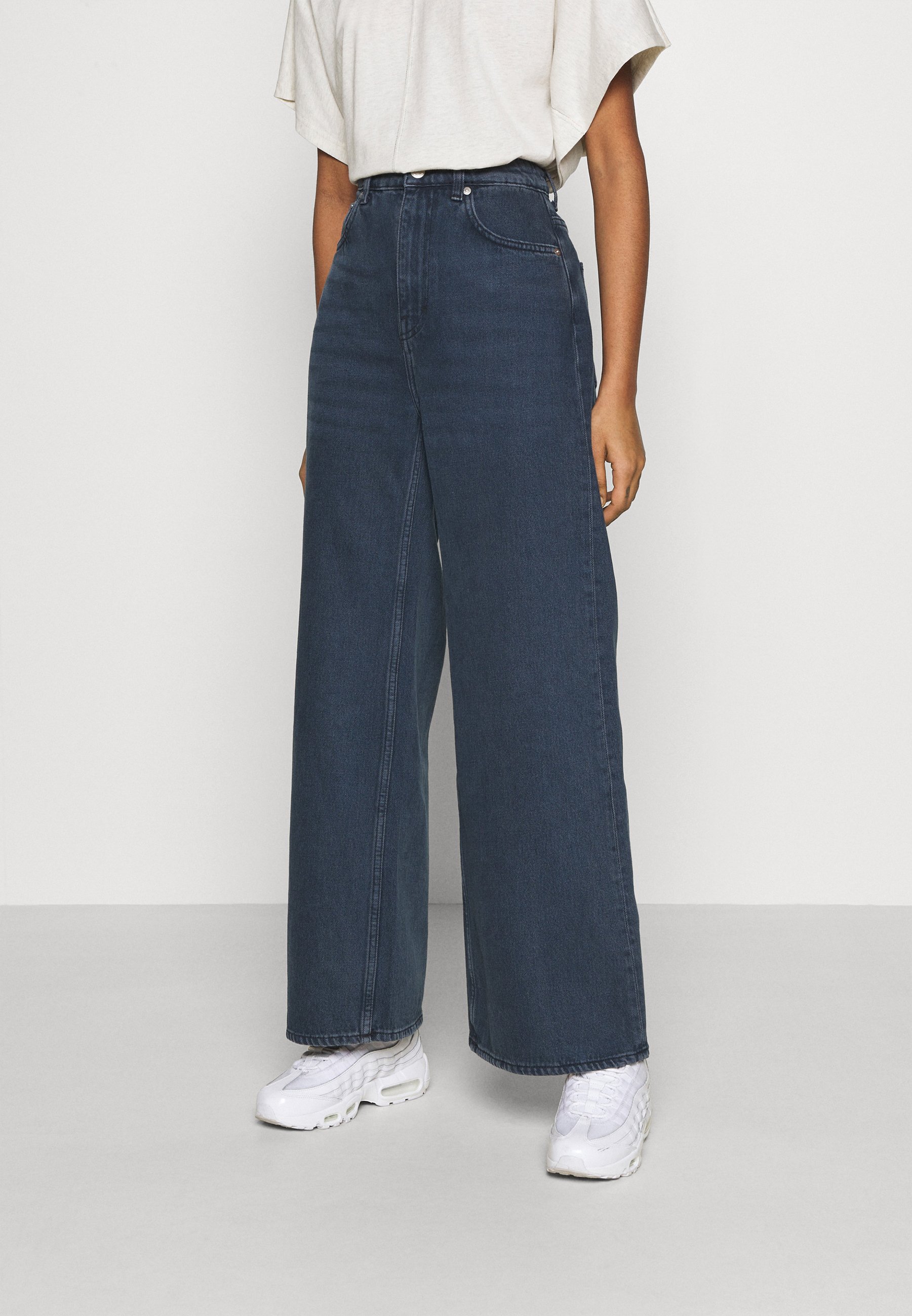 Weekday ACE HIGH WIDE - Flared Jeans 