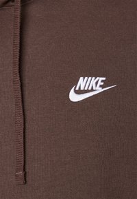 Nike Sportswear SPORTSWEAR CLUB FLEECE - Melegítőfelső - baroque brown/white