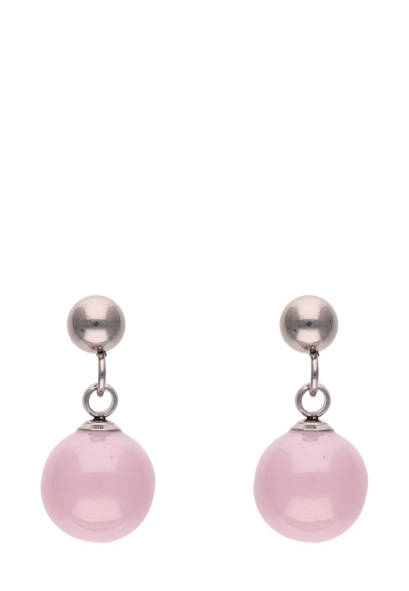 Růžové skleněné kuličkové náušnice s leštěným povrchem, které mají kovové doplňky ve stříbrném tónu a kulatou špičku.