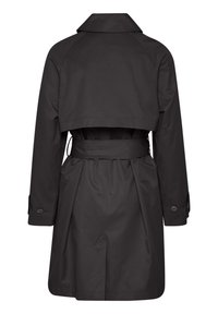 Svart trenchcoat med bälte i midjan, raglanärmar och bred krage. Har en avkortad front och en slät, texturerad tyg.