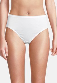 Weiße Baumwollunterhosen mit hoher Taille, glatter Textur und einem dezenten elastischen Bund. Einfach, ohne Muster oder Akzente.