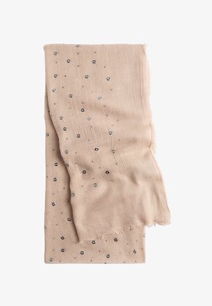 Jasnobeżowy szalik z fakturą ozdobioną małymi okrągłymi elementami oraz frędzlami. Wzór zawiera rozproszone metaliczne akcenty.