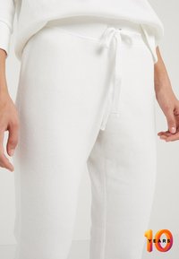 J.CREW Träningsbyxor - off-white