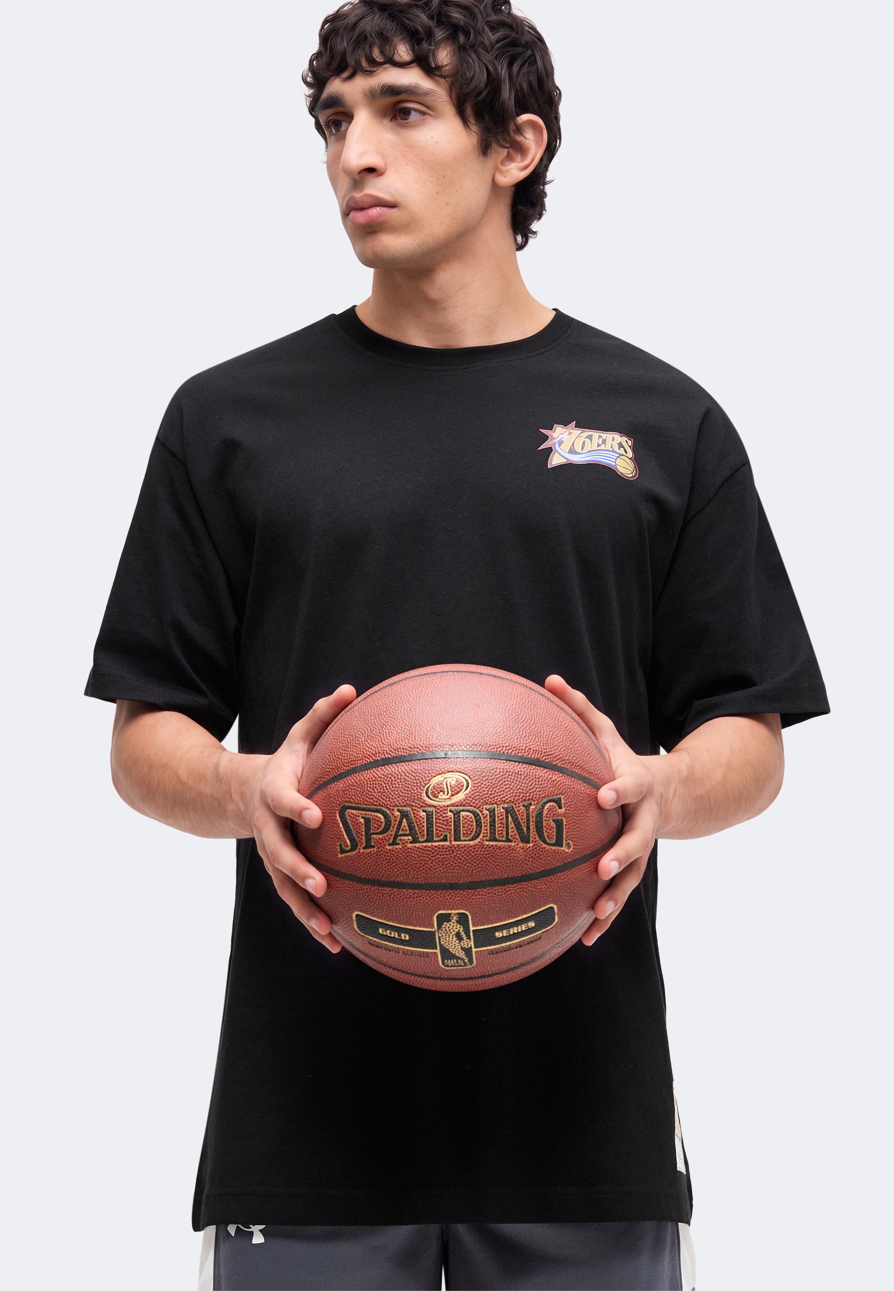 Allen IVERSON (ソフトケース付き) Mitchell & Ness FACE BOXY TEE PHILADELPHIA 76ERS ALLEN IVERSON