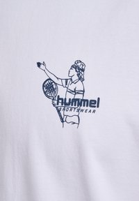 Hummel LOOSE  - Camiseta estampada - white