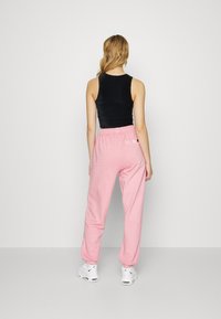 Ellesse VELAM - Calças de fato de treino - pink