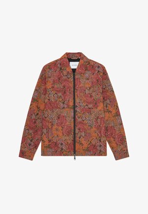 Jas met bloemenpatroon in warme tinten rood, oranje en groen, voorzien van een ritssluiting aan de voorkant en twee opgestikte zakken op de borst.