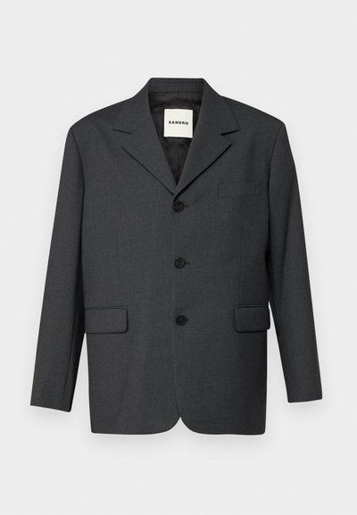 Hall tiamne labelitähega hall bleiser, millel on klassikaline disain, lõigatud krae, kolm nuppu, kaks esimest taskut ja vasakul rinnatasku. Tekstuurne kangas.