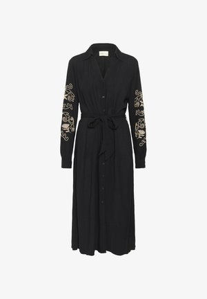 Crna haljina na dugmad s dugim rukavima, s vezicom u struku i složenim zlatnim vezom na rukavima. Mekani materijal s lepršavim oblikom.