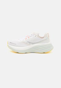 Saucony HURRICANE 24 - Tenisice za cestovno trčanje - white