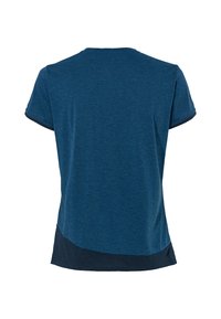 T-shirt bleu foncé avec une texture lisse, à manches courtes et à ourlet arrondi. Présente une accentuation bleue plus foncée au bord inférieur.