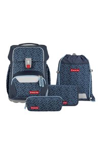 Set di zaini blu navy con motivo a zigzag, include uno zaino principale, una borsa a sacco, un astuccio e un portafoglio. Caratterizzato da dettagli e cerniere grigie.