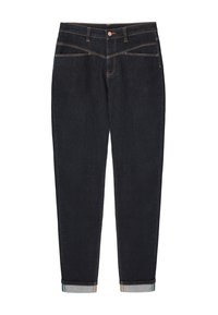 Vaqueros de denim oscuro con un diseño de pierna recta, que cuentan con costuras naranjas, un cierre de botón y dobladillos enrollados que revelan un forro interior colorido.