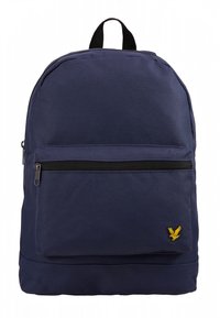 Donkerblauwe rugzak van gestructureerde stof, met een voorvak met rits en een geel adelaarlogo. Voorzien van een handvat aan de bovenzijde en verstelbare banden.