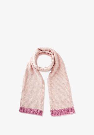 Helle rosa gestrickte Schal mit dunkler rosa gerippten Kanten, zu einer Schleife gefaltet auf einem weißen Hintergrund.