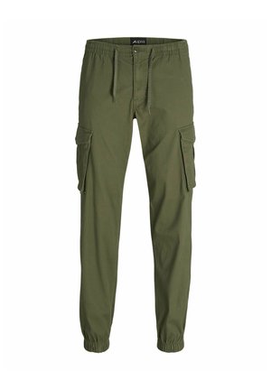 Olivově zelené cargo kalhoty s elastickým pasem, šňůrkou, dvěma velkými postranními kapsami a zúženými manžetami. Vyrobeny z odolné tkaniny.