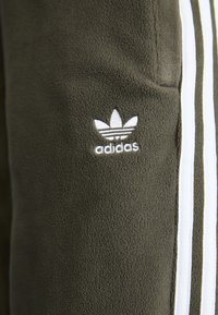 adidas Originals Παντελόνι φόρμας - shadow olive