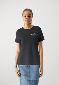 ONLY ONLPOLLY LIFE POCKET BOX - Camiseta estampada - black