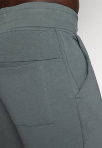 Thumbnail Image 6