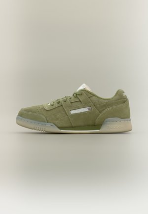 Reebok Classic, WORKOUT PLUS UNISEX - Маратонки - grit green/chalk/alabaster