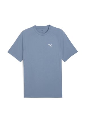 Šviesiai mėlyna trumpas rankoves marškinėliai su apvaliu kaklu, pagaminti iš minkštos medžiagos. Ant krūtinės yra mažas baltas Puma logotipas.