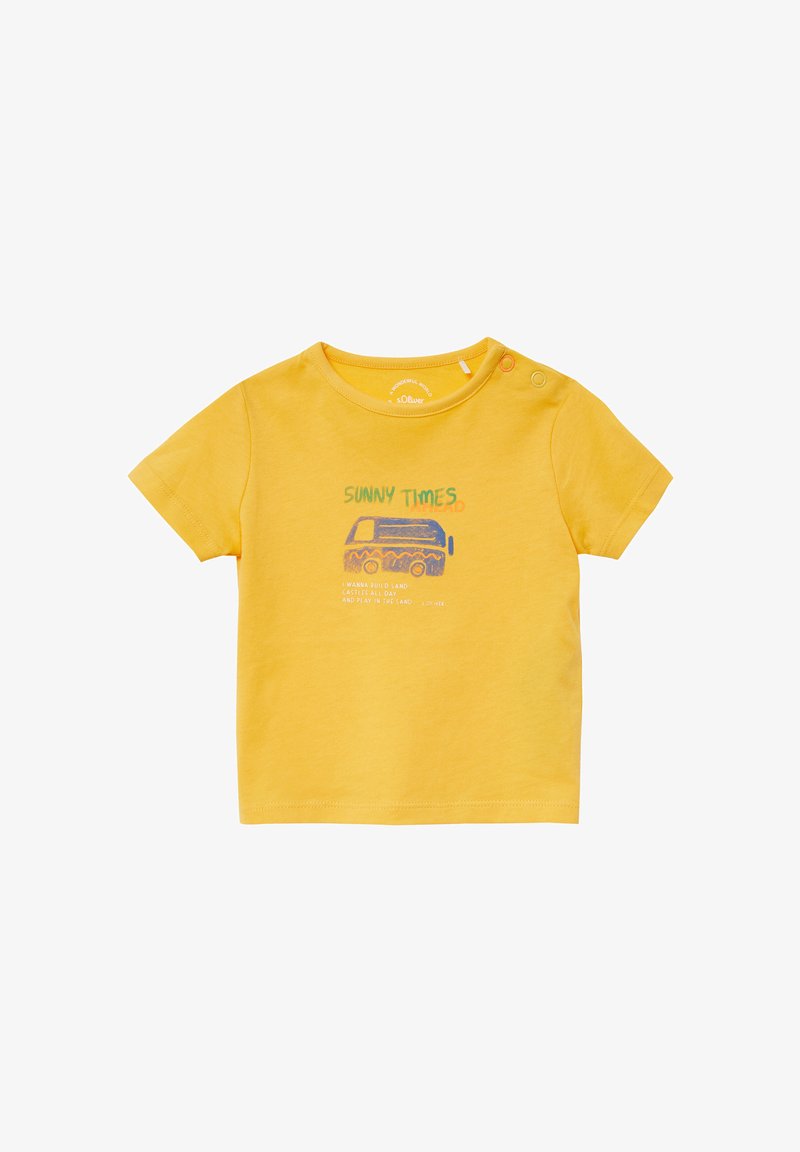Kurzärmliges gelbes T-Shirt aus weicher Baumwolle, mit dem bedruckten Text "SUNNY TIMES" und einer Grafik eines Vans. Druckknopfdetail an der Schulter.