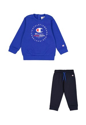Sudadera de algodón azul con cuello redondo y estampado de logo, combinada con pantalones de chándal de color marino que cuentan con una cinturilla elástica y cordón azul.