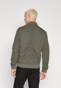 AllSaints BASSETT - Bombejakke - dull khaki