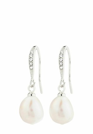 Pendientes de perlas con gancho de plata, que presentan un acento texturizado y brillante encima de las perlas. Las perlas tienen forma irregular y son de color blanco.