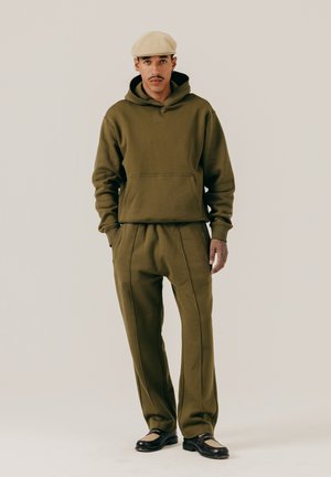 BLKVIS, LETTERING - Долнище на анцуг - military olive