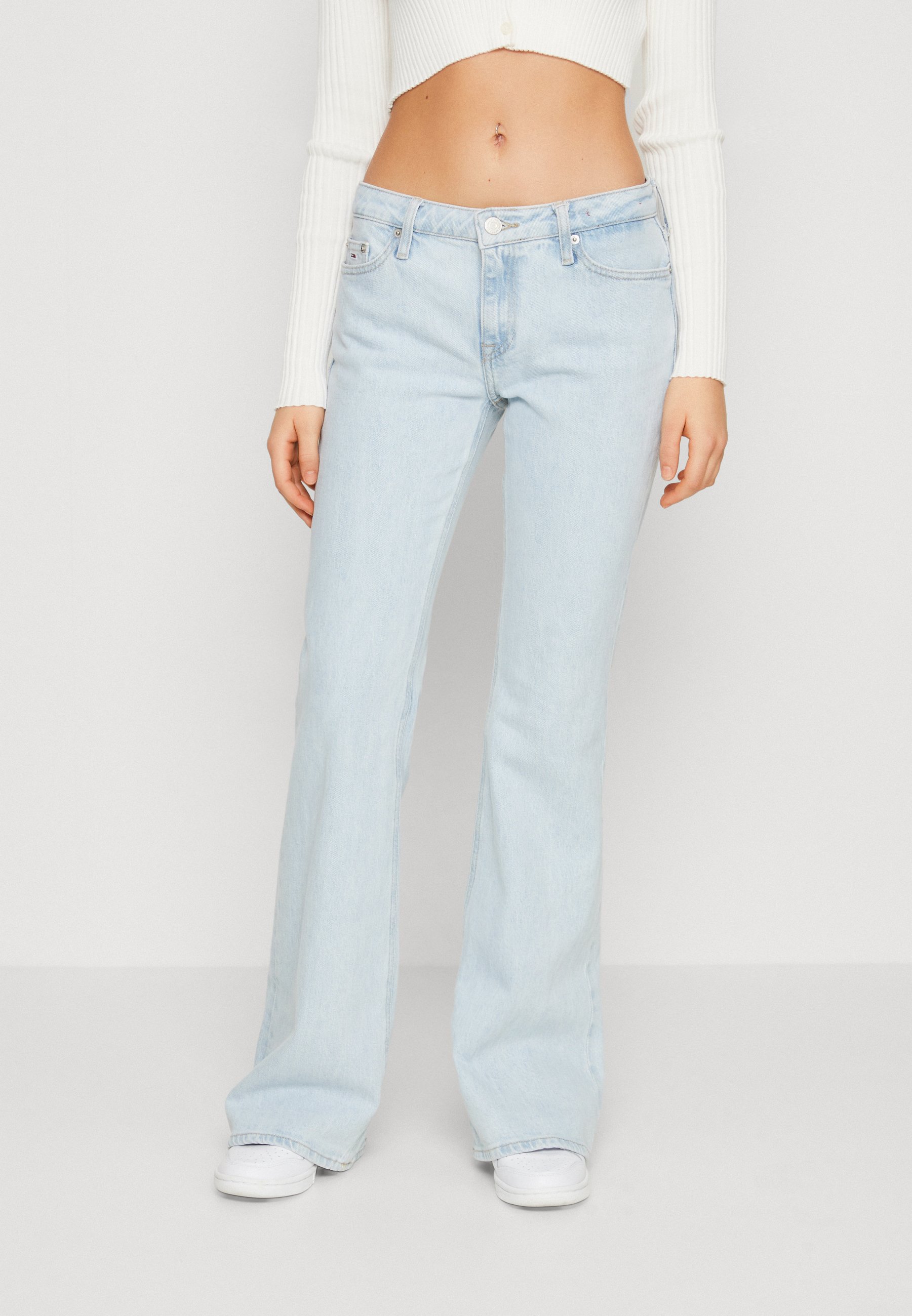 Tommy Jeans SOPHIE LOW RISE FLARE - Flared Jeans - denim light/light-blue  denim - Zalando.de