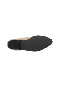 Scarpa con tacco alto in suede beige, con punta affusolata e suola in gomma nera liscia. Presenta una leggera texture nella parte superiore.