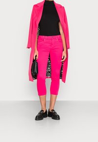 Esprit Slim fit -farkut - pink