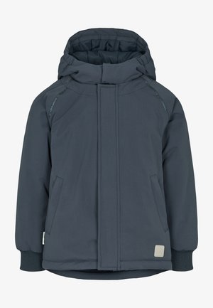 Giacca invernale imbottita di colore blu scuro con cappuccio, tasche frontali, polsini elastici e zip frontale coperta da una patta.