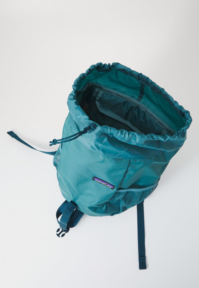 patagonia drawstring backpack Free Wall 44L Pack Weathered Stone, M through webbing strap over your luggage handle and transport both securely Patagonia REFUGITO DAY PACK UNISEX
