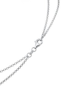 Collana in argento sterling con chiusura a moschettone; presenta anelli circolari intrecciati in un design semplice e elegante.
