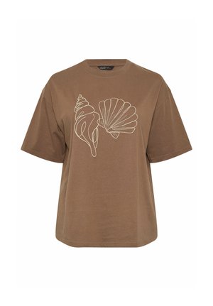 T-shirt marron à manches courtes présentant sur le devant un dessin en ligne blanche d'un coquillage conque et d'une coquille Saint-Jacques.