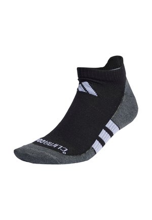 Calcetín deportivo negro y gris con diseño de corte bajo, que presenta secciones grises en los dedos y el talón, y rayas blancas de acento. Suave textura de punto.