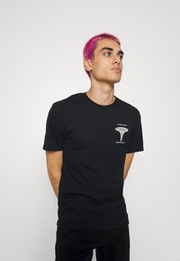 Only & Sons ONSOTTO LIFE TEE - T-shirt estampada - black