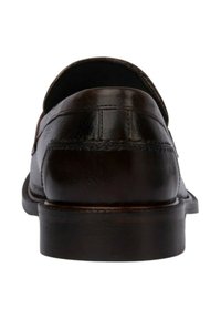 Mocassini in pelle marrone scuro con una texture liscia, tallone arrotondato e dettagli di cucitura minimi. Suola piatta, design informale ma raffinato.