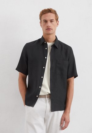 KENT COLLAR SHORT SLEEVES ONE RECTANGULAR CHEST POCKET STYLE - Hemd - black