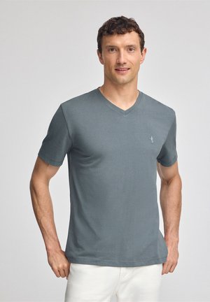 - T-shirt basic