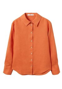 Camisa de manga larga con botones en lino naranja vibrante, con un cuello clásico y un sutil brillo, con dobladillo curvado y tapeta de botones.